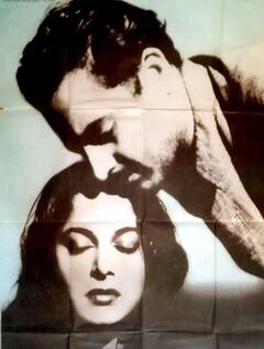 घर पर हो रहे हैं बोर तो...OTT पर देखे डालें बॉलीवुड की ये आइकॉनिक फिल्में, एक का बनने जा रहा है रीमेक