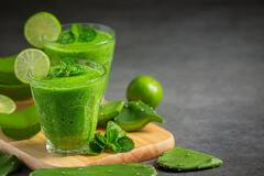 Aloe Vera Juice Benefits : सकाळची सुरुवात चहा किंवा कॉफीने नव्हे तर कोरफड ज्यूसने  करा, होतील  'हे' फायदे