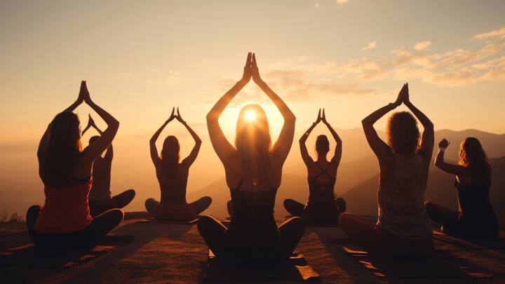 एक्सरसाइज : नियमित व्यायाम से न केवल शरीर स्वस्थ और फिट रहता है, बल्कि यह हमारे इम्यून सिस्टम को भी मजबूती प्रदान करता है. यह रक्त संचार को बेहतर बनाता है, जिससे रोग प्रतिरोधक क्षमता में सुधार होता है.