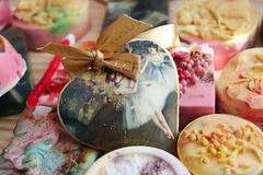 Homemade Valentines Gift : या व्हॅलेंटाईनला,तुमच्या जोडीदारासाठी स्वतःच्या हातांनी अनोखी हृदयस्पर्शी भेट बनवा घरच्या घरी