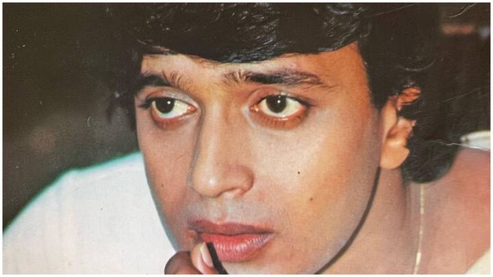 Mithun Chakraborty : एक्टर मिथुन चक्रवर्ती अपने यूनिक स्टाइल के लिए जाने जाते हैं. वो एक बेहतरीन एक्टर के साथ ही एक बेतरीन डांसर भी हैं. आज हम आपको उनकी लव लाइफ के बारे में बताने जा रहें हैं.