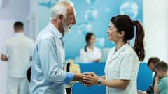 क्या भारत में सही में डॉक्टर्स की कमी है? जान लीजिए देश में कितने लोगों पर एक डॉक्टर है