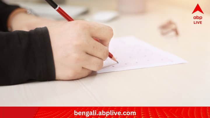 আইন নিয়ে দেশের সেরা বিশ্ববিদ্যালয়ে লেখাপড়া করতে চান? সেক্ষেত্রে উতরোতে হবে কমন ল এন্ট্রান্স টেস্ট। তবে পরীক্ষায় বসার জন্য দ্বাদশ শ্রেণির পরীক্ষায় ন্যূনতম মার্কস নির্ধারি রয়েছে। তার পর পরীক্ষা।  (ছবি:PIXABAY)