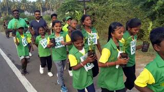 வத்தலகுண்டில் இயற்கையை பாதுகாக்க வலியுறுத்தி மரக்கன்றுகளுடன் மாரத்தான் ஓட்டம்