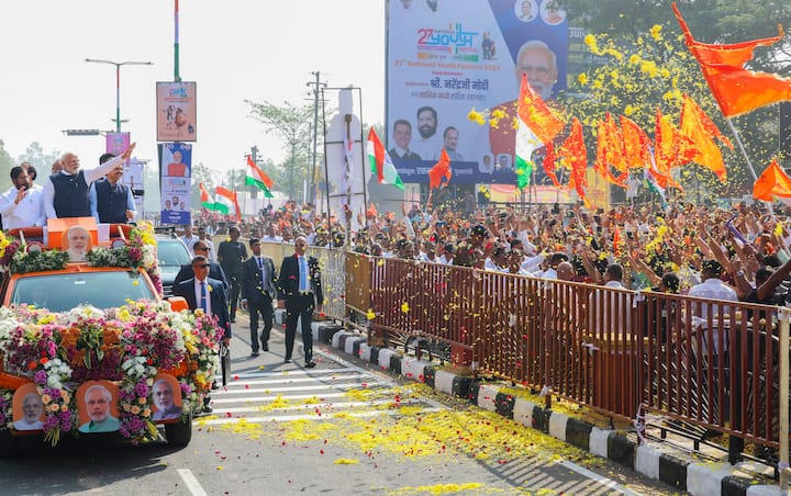 इस सर्वे में 35 हजार 801 लोगों की राय ली गई है, जो 15 दिसंबर 2023 से लेकर 28 जनवरी 2024 के बीच किया गया था. साल 2019 के लोकसभा चुनाव में बीजेपी ने अपने दम पर बहुमत का आंकड़ा पार कर 303 सीटों पर जीत दर्ज की थी.