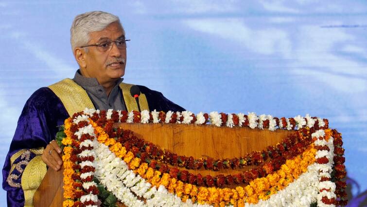 Rajasthan: 'चांद से लेकर पूरी दुनिया में भारत...', जयपुर नेशनल यूनिवर्सिटी के दीक्षांत समारोह में बोले गजेंद्र सिंह शेखावत Rajasthan Minister Gajendra Singh Shekhawat attended 13th convocation of Jaipur National University ANN Rajasthan: 'चांद से लेकर पूरी दुनिया में भारत...', जयपुर नेशनल यूनिवर्सिटी के दीक्षांत समारोह में बोले गजेंद्र सिंह शेखावत