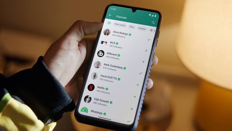 Annoyed By WhatsApp Spam You Can Now Block Users Right On The Lock Screen Whatsapp Update: உங்களுக்கு அடிக்கடி ஸ்பேம் மெசேஜ் வருதா? இனி ஈஸியா ப்ளாக் செய்யலாம் - வாட்ஸ் அப்பில் வந்த செம்ம அப்டேட்!