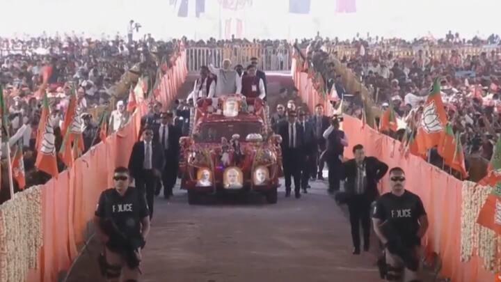 Hundreds of tribals gathered along the roads to show their support for PM Modi during the road show in Madhya Pradesh.(Image Source: X/@BJP4MP)