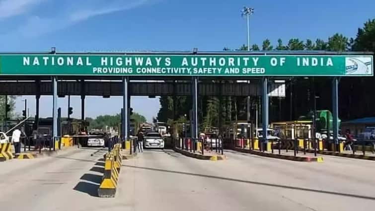 India To Soon Launch GPS-Based Toll Collection Here's How It Will Work Toll Collection: பாஸ்ட் டேக்கை மிஞ்சும் தொழில்நுட்பம்! ஜிபிஎஸ் மூலம் டோல் கட்டணம் வசூல்...வாவ்!