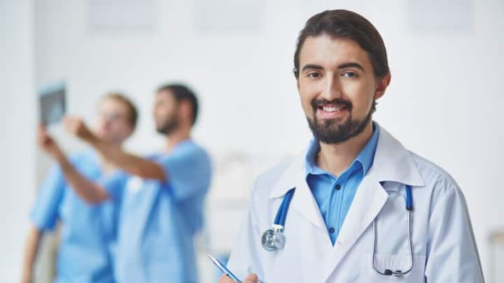 रिपोर्ट के अनुसार भारत में डॉक्टर-जनसंख्या अनुपात 1:834 है जो WHO के मानक से काफी अच्छा है. दरअसल, WHO का अनुपात 1:1000 है और ऐसे में भारत की स्थिति काफी अच्छी है.