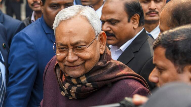 Bihar Floor Test minister vijay Choudhary admits that two or three mlas were absent from jdu meeting Bihar Floor Test: फ्लोर टेस्ट से पहले बैठक से JDU विधायकों के गायब रहने पर नीतीश के मंत्री की सफाई, जानें- क्या कहा?
