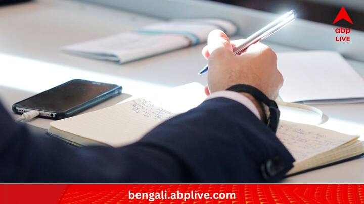 এছাড়া চার্টার্ড অ্যাকাউন্টট্যান্ট হওয়ার পরীক্ষা, আরবিআই-র নিয়োগ পরীক্ষার মতোও বেশ কিছু এমন পরীক্ষা রয়েছে এই তালিকায় যা পাশ করলে দেশের অন্যতম সেরা উচ্চশিক্ষা প্রতিষ্ঠান বা চাকরির দরজা খুলে যাবে। দরকার শুধু অধ্যবসায়।  (ছবি:PIXABAY)