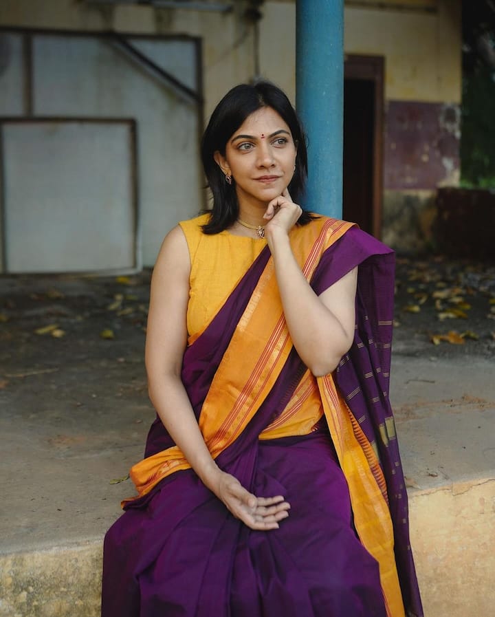 ‘மியூசிக்கல் மோஜோ’ என்ற இசை நிகழ்ச்சியை தொகுத்து வழங்கினார் மடோனா. இதனால் இவருக்கு பட வாய்ப்பு கிடைத்தது. 3/6