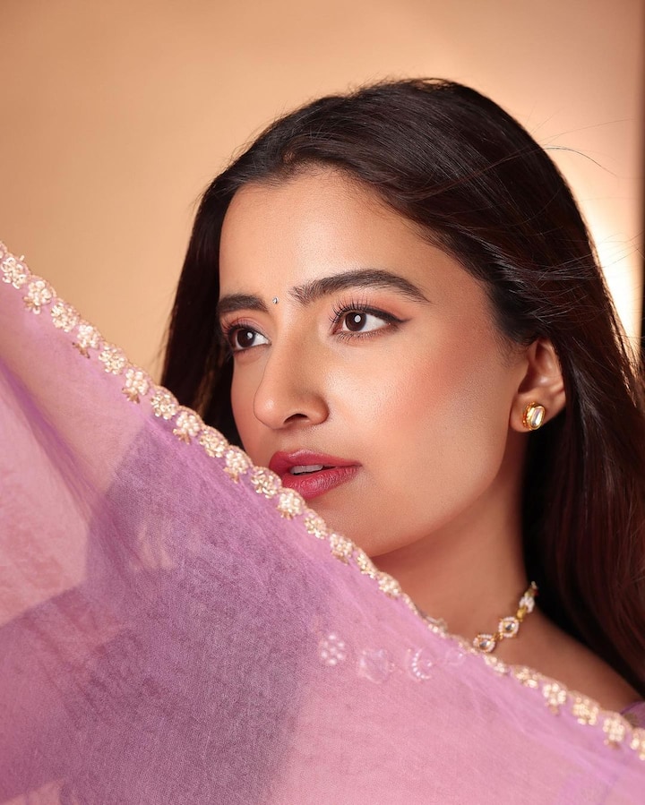 రుక్సర్ థిల్లాన్ -Image Credit:Rukshar Dhillon/Instagram