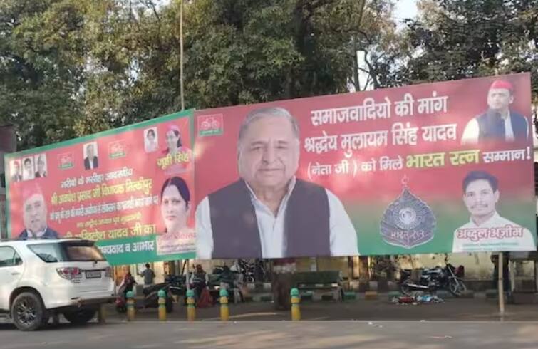 samajwadi party appeals give bharat ratna to mulayam singh yadav hoarding put outside sp office   મુલાયમ સિંહ યાદવને ભારત રત્ન આપવાની માંગ, સપા કાર્યાલય બહાર લાગ્યા પોસ્ટર 