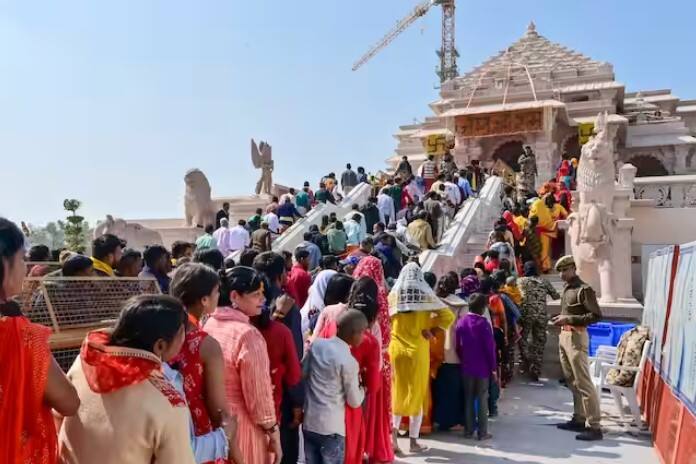 પંજાબના મુખ્યમંત્રી ભગવંત માને કહ્યું, 'ભારત અનેક ધાર્મિક આસ્થાનો દેશ છે, અમે બધા તહેવારો સાથે મળીને ઉજવીએ છીએ. રામ મંદિરમાં અમે દેશમાં શાંતિ અને ભાઈચારા માટે પ્રાર્થના કરી છે.
