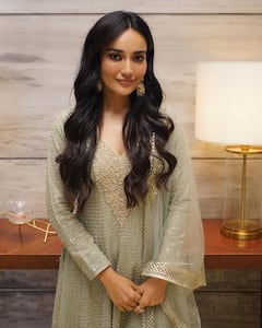 PHOTO: सुरभी ज्योतीने तिच्या पारंपरिक लूकने जिंकली चाहत्यांची मने, फोटो सोशल मीडियावर व्हायरल!