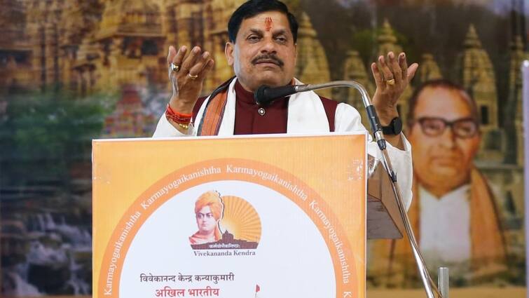 Madhya Pradesh News: CM मोहन यादव, शिवराज सिंह चौहान और VD शर्मा पहुंचे उज्जैन, विवेकानंद केंद्र के कार्यक्रम में हुए शामिल MP CM Mohan Yadav Shivraj Singh Chouhan reached Ujjain participated Vivekananda Center program ANN Madhya Pradesh News: CM मोहन यादव, शिवराज सिंह चौहान और VD शर्मा पहुंचे उज्जैन, विवेकानंद केंद्र के कार्यक्रम में हुए शामिल