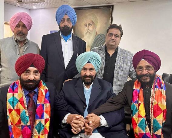 Ludhiana News: ਪੰਜਾਬੀ ਲੋਕ ਵਿਰਾਸਤ ਅਕੈਡਮੀ ਵੱਲੋਂ ਦੋ ਪਰਵਾਸੀ ਕਲਾਕਾਰਾਂ ਦਾ ਸਨਮਾਨ, ਜਾਣੋ ਜਾਣਕਾਰੀ Ludhiana News: ਪੰਜਾਬੀ ਲੋਕ ਵਿਰਾਸਤ ਅਕੈਡਮੀ ਵੱਲੋਂ ਦੋ ਪਰਵਾਸੀ ਕਲਾਕਾਰਾਂ ਦਾ ਸਨਮਾਨ, ਜਾਣੋ ਜਾਣਕਾਰੀ