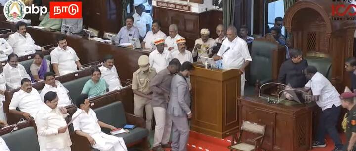 தமிழ்நாடு அரசின் உரையை சபாநாயகர் அப்பாவு வாசித்து கொண்டிருந்த போது,  “ தேசிய கீதம் குறித்த ஆளுநர் கோரிக்கை தொடர்பாக கடந்த ஆண்டே பதில் அளித்துவிட்டோம். கூட்டத்தொடர் தொடங்கும்போது தமிழ்த்தாய் வாழ்த்தும், இறுதியில் தேசிய கீதம் பாடுவதே அவையின் மரபு. ஆளுநர் மனதில் இருப்பதை கூறியுள்ளார். அதுபோல் சட்டமன்ற உறுப்பினர்கள் ஒவ்வொருவர் மனதிலும் ஒன்றும் உள்ளது.  மத்திய அரசிடம் இருந்து ரூ.50,000 கோடி பெற்றுத்தருவாரா ஆளுநர்? சாவர்க்கர், கோட்சே வழிவந்தவர்களுக்கு தமிழ்நாடு மக்களும், சட்டமன்றமும் சற்றும் சளைத்தவர்கள் இல்லை” என குறிப்பிட்டார்.