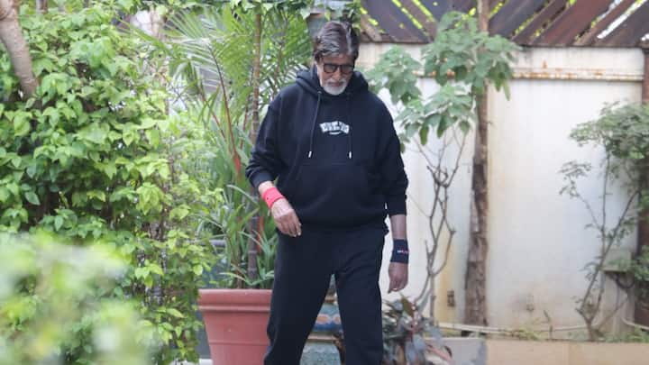 Amitabh Bachchan has consistently made it a practice to meet and engage with his fans for over 40 years. (Image Source: Actor Amitabh Bachchan's blog)
