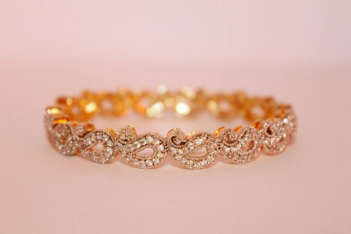 सॉव्हरिन गोल्ड बॉन्ड योजना 16 फेब्रुवारीपर्यंत खुली राहील म्हणजेच, तुमच्याकडे स्वस्तात सोनं खरेदी करण्याची संधी फक्त 5 दिवसांसाठीच आहे. (Photo Credit : unsplash)