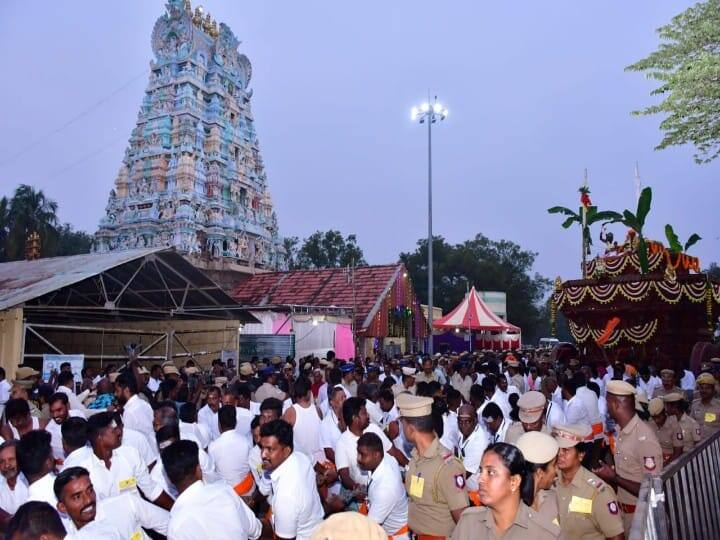 நீதிமன்ற உத்தரவுப்படி தேர் வெள்ளோட்டம் அமைதியான முறையில் நடைபெற்றது