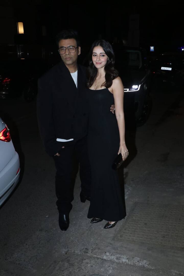 इस दौरान करण भी ब्लैक आउटफिट में डैशिंग लग रहे थे.