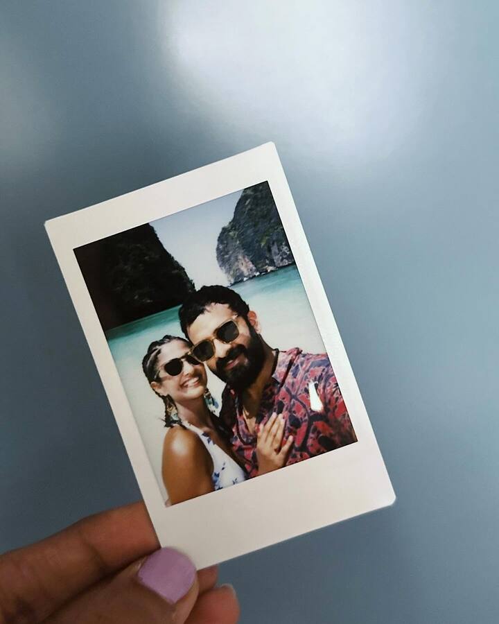 காதல் ஜோடிகள் எடுத்துக்கொண்ட க்யூட்டான இன்ஸ்டண்ட் போட்டோ