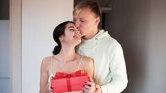 Happy Kiss Day 2024 Gift: इन गिफ्ट से अपने लॉन्ग डिस्टेंस बॉयफ्रेंड को दें सरप्राइज, बनाएं उनका दिन खास