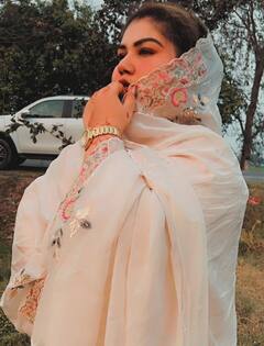 Simran Kaur Dhadli: ਬੀਬੀ ਜੀ ਚੁੰਨੀਆਂ ਨਹੀਂ ਲੱਭੀਆਂ ਇੱਕ ਗਾਣੇ ਪਿੱਛੋਂ...? ਸਿਮਰਨ ਕੌਰ ਧਾਂਦਲੀ ਨੇ ਟ੍ਰੋਲ ਕਰਨ ਵਾਲੇ ਦੀ ਇੰਝ ਕੀਤੀ ਬੋਲਤੀ ਬੰਦ