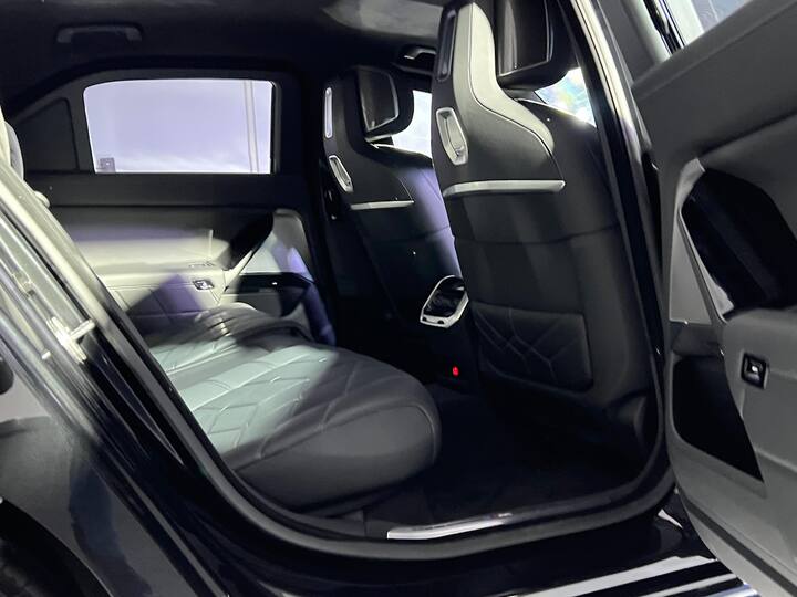 The engine on offer here is a 4.4-litre eight-cylinder engine which uses 48V mild hybrid technology and which also has active steering which reduces the turning circle. (Source: Somnath Chatterjee)