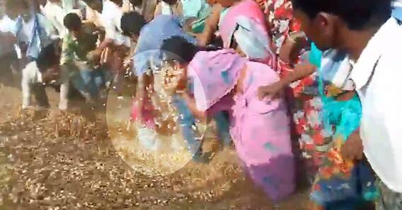 Farmers Attack Achampet Market Chairperson : అచ్చంపేట మార్కెట్ యార్డ్ ధ్వంసం..రైతుల దాడి | ABP Desam