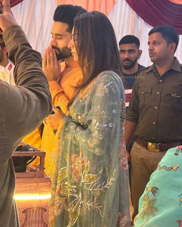 खबरों के अनुसार ये स्टार कपल 22 फरवरी को गोवा में डेस्टिनेशन वेडिंग करने जा रहा है. जिसका उनके फैंस को बेसब्री से इंतजार है.