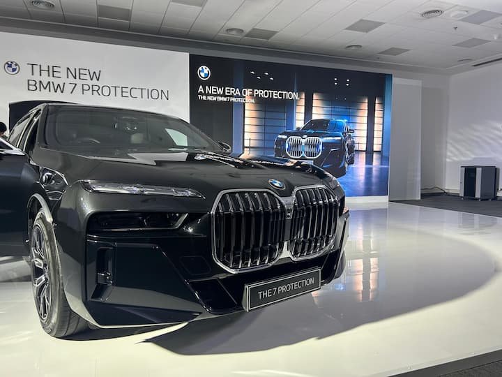 Armoured luxury cars are very important since they are made to carry the most important people in the world along with being bulletproof and bomb proof. Now, the new 7 Series in its 'Protection' guise has landed in India and we took a close look at it. (Source: Somnath Chatterjee)