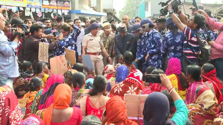 এই প্রতিবাদের কারণে তাঁদের উপর আরও অত্য়াচার নেমে আসতে পারে বলে রাজ্যপাল সিভি আনন্দ বোসের সামনে আশঙ্কাপ্রকাশ করেছেন তাঁরা। এদিন তিনি পৌঁছতেই ফুল ছড়িয়ে, শঙ্খ বাজিয়ে অভ্যর্থনা জানানো হয় রাজ্যপালকে। একের পর এক মহিলা এসে তাঁর কাছে অত্য়াচারের অভিযোগ জানাতে থাকেন