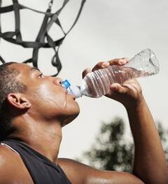 Health Care: ਜ਼ਿਆਦਾ ਪਾਣੀ ਪੀਣ ਨਾਲ ਹੋ ਸਕਦੀ ਹੈ ਮੌਤ, ਜਾਣੋ ਸਹੀ ਮਾਤਰਾ