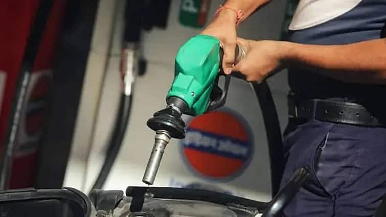 petrol and diesel price chennai on February 12th 2024 know full details Petrol Diesel Price Today: வாகன ஓட்டிகளே..சென்னையில் இன்றைய பெட்ரோல், டீசல் விலை நிலவரம் இதோ!