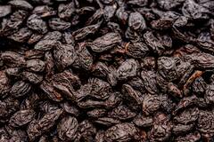 Benefits of Eating Raisins : मनुका या सोबत खा ! होतील आश्चर्यकारक फायदे !