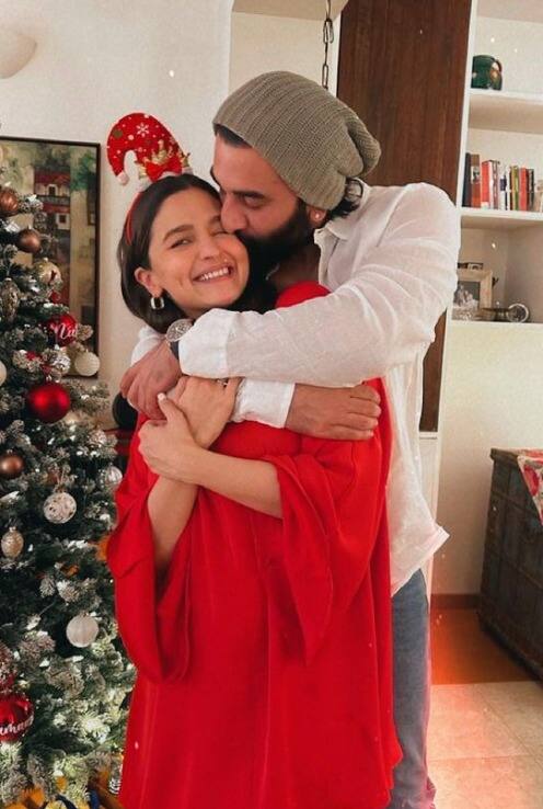 वहीं इस लिस्ट में आलिया भट्ट का भी शामिल है, जिन्हें अपने पति से एक्सपेंसिव गिफ्टेस मिल चुके हैं.