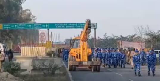 ਸੀਆਈਡੀ ਮੁਖੀ ਆਲੋਕ ਮਿੱਤਲ ਨੇ ਸਰਹੱਦ ਦਾ ਦੌਰਾ ਕੀਤਾ ਹੈ। ਸਥਿਤੀ ਦੀ ਗੰਭੀਰਤਾ ਨੂੰ ਦੇਖਦਿਆਂ ਹੋਇਆਂ ਪੁਲਸ ਫੋਰਸ ਨੂੰ ਵੀ ਨਿਰਦੇਸ਼ ਦਿੱਤੇ ਗਏ ਹਨ। ਅਰਧ ਸੈਨਿਕ ਬਲਾਂ ਨੂੰ ਹਰ ਮੋੜ 'ਤੇ ਤਾਇਨਾਤ ਕੀਤਾ ਗਿਆ ਹੈ।