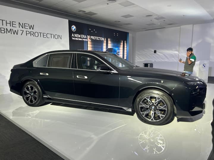 This new armoured sedan is based on the new generation 7 Series and importantly the Protection version was developed from the ground up rather than being converted to this level later. Hence, it is actually armoured inside out with its structure made from armoured steel. (Source: Somnath Chatterjee)