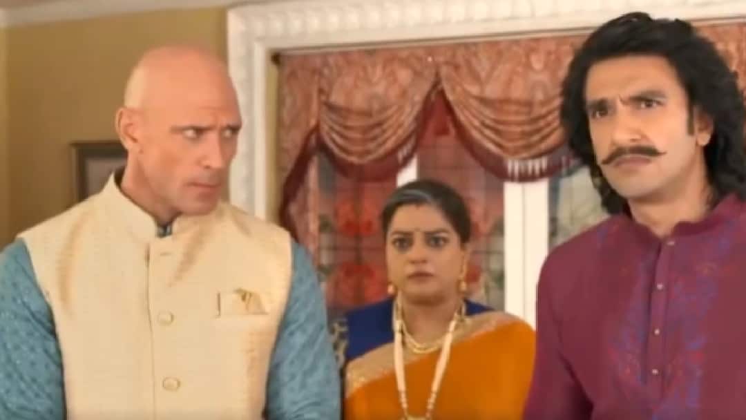 Bollywood Star Ranveer Singh Collaborates With Johnny Sins Ad To Promote Mens Health Brand Internet Reacts Ranveer Singh: என்ன இப்படி இறங்கிட்டாரு - ரன்வீர் நடித்த விளம்பரத்தால் வாயடைத்துப் போன ரசிகர்கள்!