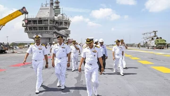 8 Former Navy Veterans Released: कतर से भारत लौटने के बाद पूर्व भारतीय नौसेना अफसरों ने पीएम मोदी का धन्यवाद किया और कहा कि अगर पीएम मोदी दखल न देते तो हम यहां खड़े न होते.