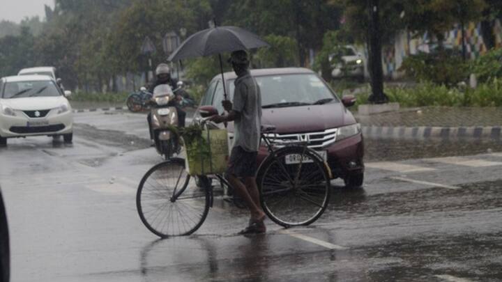 आईएमडी ने कहा कि पूर्वी भारत में मंगलवार (13 फरवरी), बुधवार (14 फरवरी) और गुरुवार (15 फरवरी) को हल्की से मध्यम बारिश हो सकती है. पूर्वी भारत में बिहार, पश्चिम बंगाल और झारखंड सहित कई राज्य आते हैं.