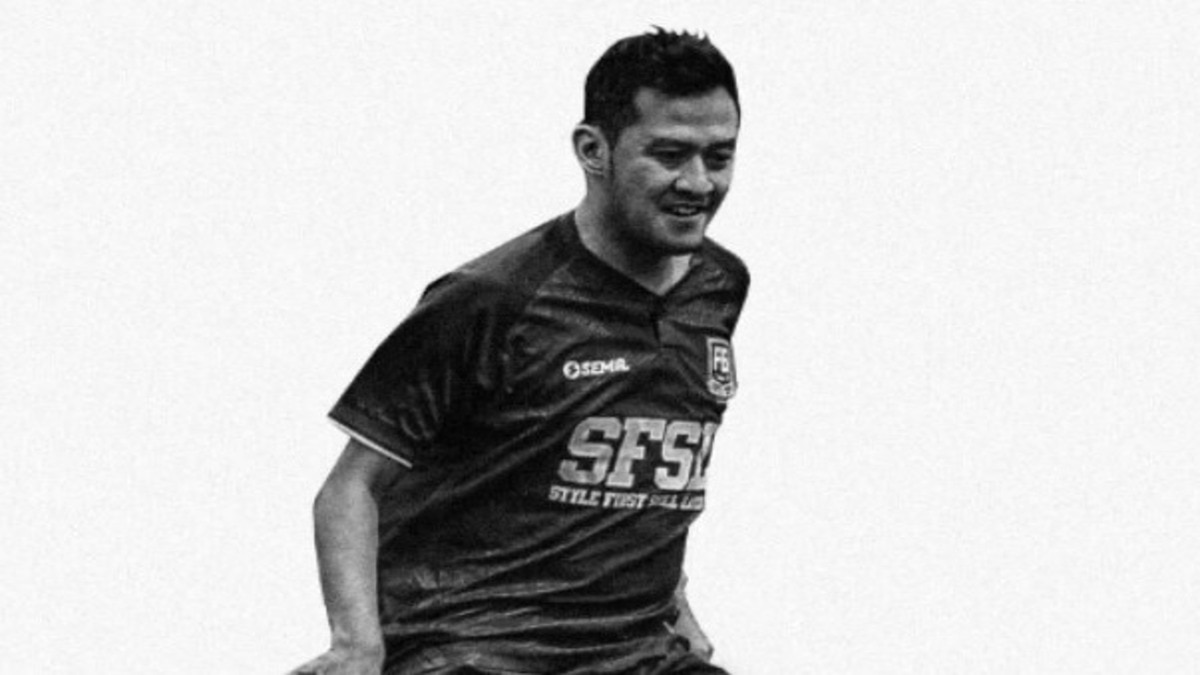 Seorang pesepakbola Indonesia meninggal dunia setelah tersambar petir saat menonton lapangan