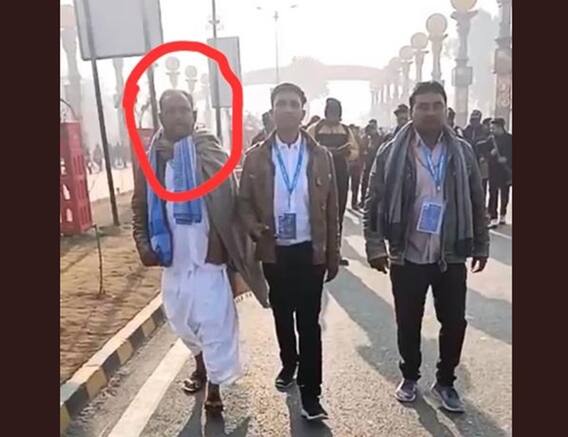 Heart Attack: બનાસકાંઠાના રામભક્તને અયોધ્યામાં હાર્ટએટેક, દર્શન કર્યા બાદ મંદિરમાં ઢળી પડ્યો, મોત Heart Attack: બનાસકાંઠાના રામભક્તને અયોધ્યામાં હાર્ટએટેક, દર્શન કર્યા બાદ મંદિરમાં ઢળી પડ્યો, મોત