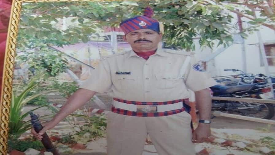 Dahod News: એક જ દિવસમાં 2 ASI લાંચ લેતા રંગે હાથ ઝડપાયા ACB Trap: 2 ASIs caught in a single day while receiving bribe in Dahod Dahod News: એક જ દિવસમાં 2 ASI લાંચ લેતા રંગે હાથ ઝડપાયા