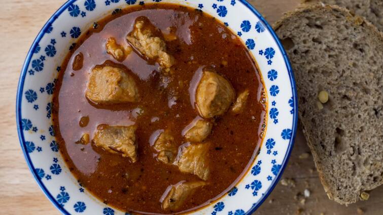 bachelor chicken gravy recipe easy way to cook chicken gravy பேச்சுலர் சிக்கன் கிரேவி! இப்படி செய்தால் சமையல் தெரியாதவர்கள் கூட அசத்தலாம்!