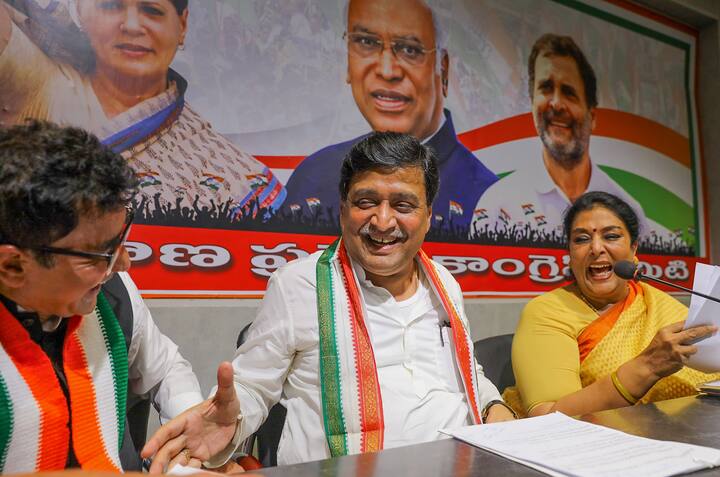 अशोक चव्हाण की ओर से कांग्रेस से दूरी बनाने के पीछे की सबसे बड़ी वजह सियासी गलियारों में यह बताई गई कि उन्होंने पार्टी नेतृत्व से नाना पटोले को हटाकर खुद को प्रदेश कांग्रेस अध्यक्ष बनाने की बात कही थी. हालांकि, कांग्रेस आलाकमान ने ऐसा नहीं किया. यही वजह रही कि उन्होंने कांग्रेस से किनारा कर लिया.